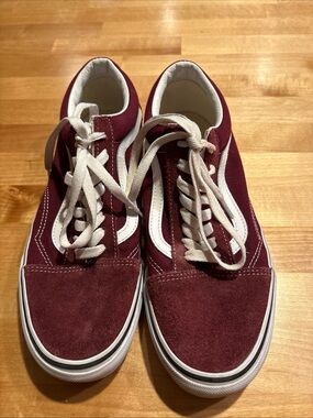 Vans Men's Maroon and White Old Skool Sneakers